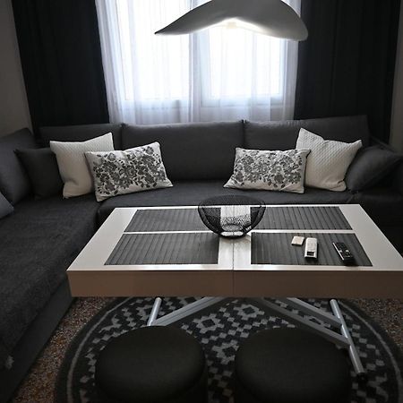 Haris 303 Apartment By Vpn Accomodation Aten Exteriör bild