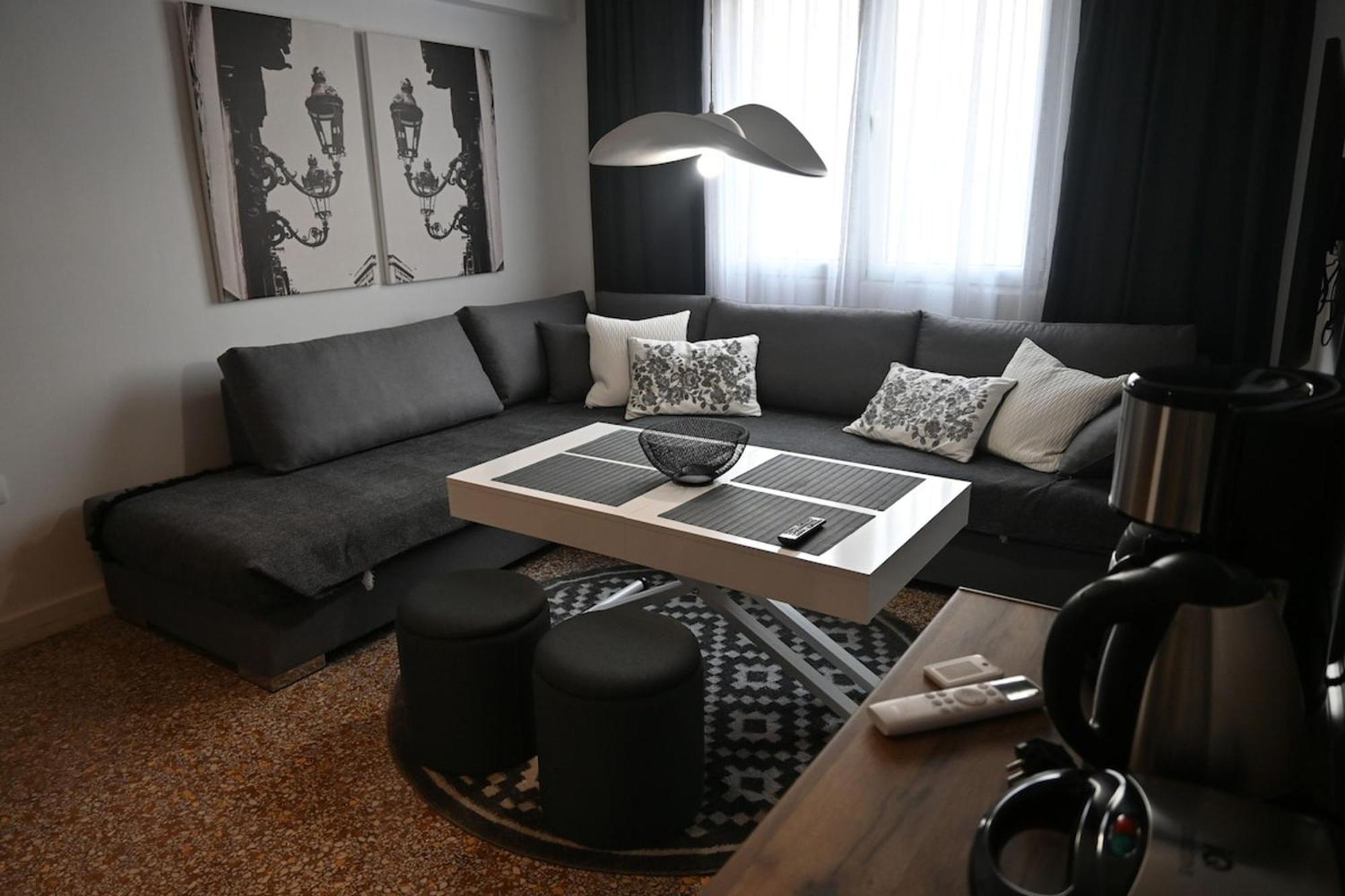 Haris 303 Apartment By Vpn Accomodation Aten Exteriör bild