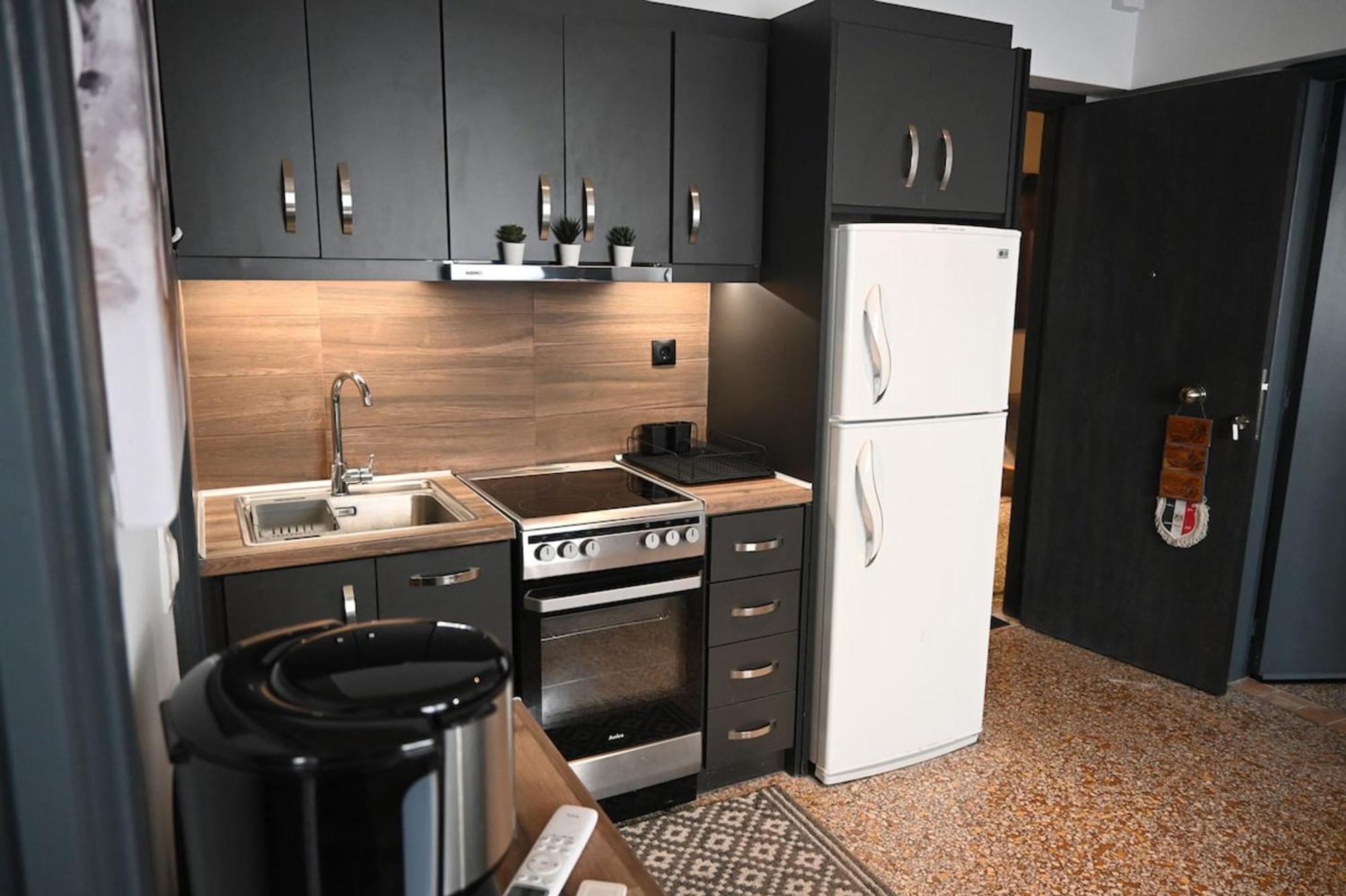 Haris 303 Apartment By Vpn Accomodation Aten Exteriör bild