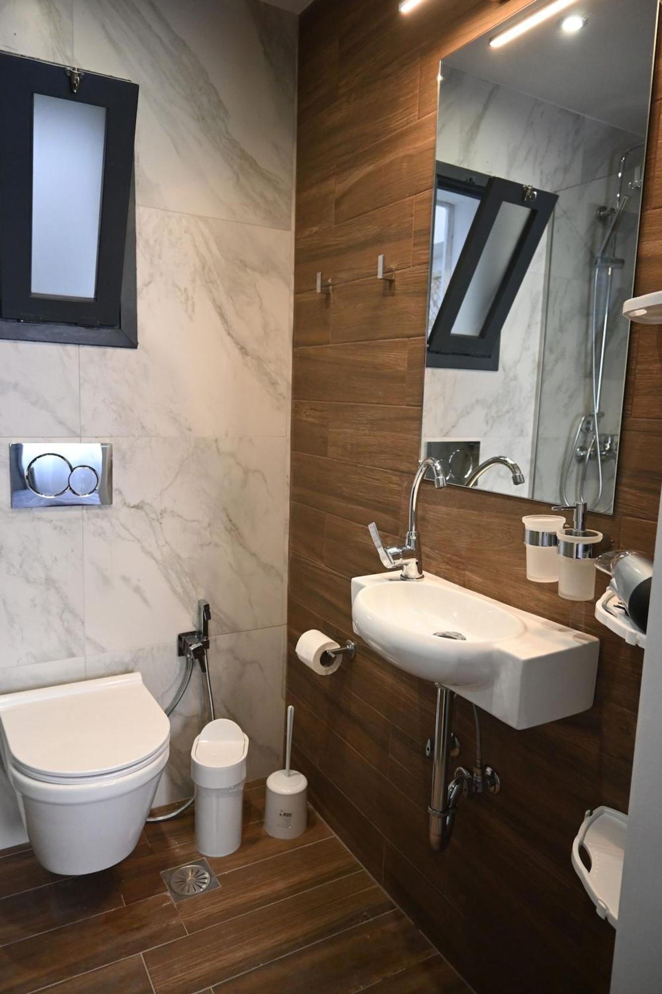 Haris 303 Apartment By Vpn Accomodation Aten Exteriör bild